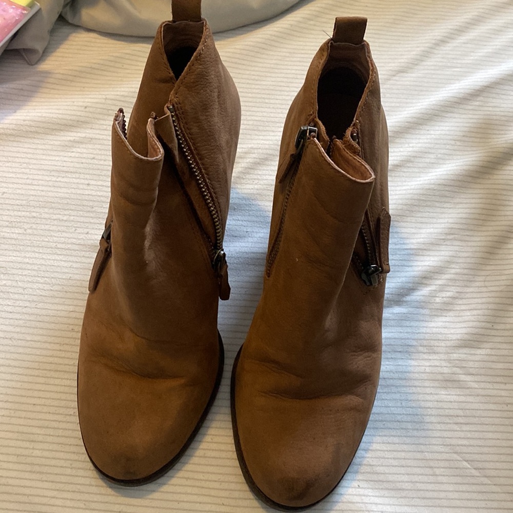 Caslon Bootie - Picture 2 of 6